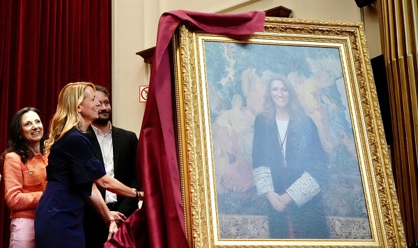 El ICAB presenta el retrat oficial de María Eugenia Gay
